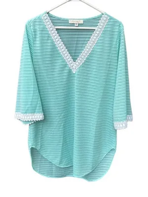 Francesca’s size M-L lace trimmed tunic. Seafoam green. thumbnail 1
