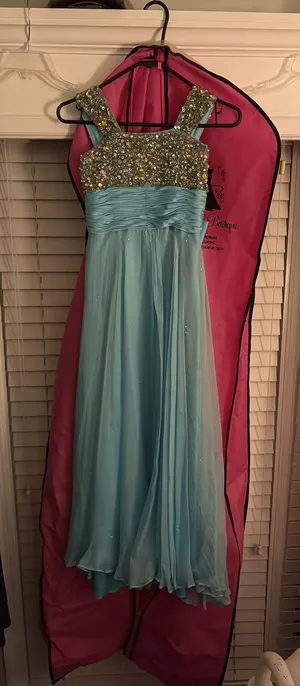 Gown thumbnail 4