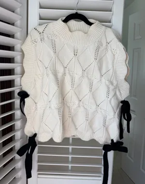 Boutique Cream Bow Sweater White Size L thumbnail 1
