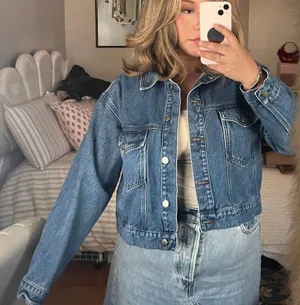 JustFab Blue Denim Jacket cropped style fit and oversized western vintage style jean jacket thumbnail 3