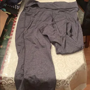 Old Navy Workout capris 5/$25 thumbnail 3