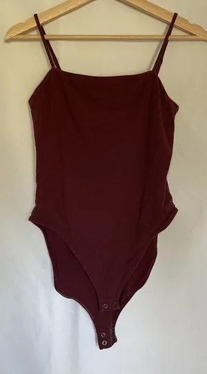 Old‎ Navy Womens Ribbed Burgundy Bodysuit Spaghetti Straps Snap Closure Medium thumbnail 1