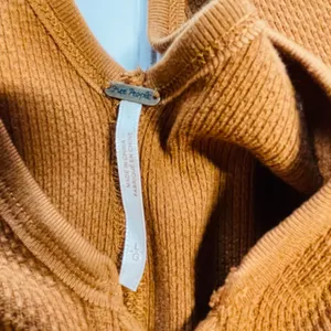 Free People Vintage Crafty Cuff Thermal Top Yellow Gold Rust Lace Cuffs‎ thumbnail 5