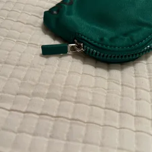 Lululemon Green Clipable Card Pouch thumbnail 4