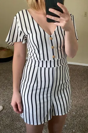 BNWT Romper thumbnail 3