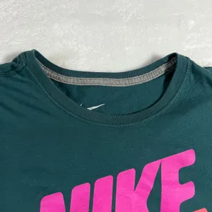 Nike Crewneck Slim Logo Graphic Fit T-Shirt Size XL Cotton Athleisure Casual thumbnail 3