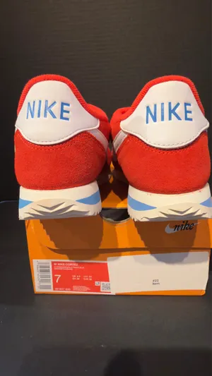 Women’s Nike Cortez size 7W thumbnail 4