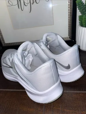Nike Quest 3 Women’s Running Shoes Sneakers Size 8.5 Platinum / Metallic Silver thumbnail 10