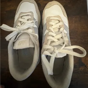New Balance 237 Cream and Gray sneakers thumbnail 3