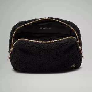 LULULEMON Everywhere Belt Bag Large 2L Fleece,Black/Gold, NWT+FREE shopping Bag thumbnail 5