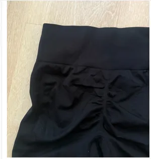 Black Seamless Scrunch Butt Workout Shorts — S thumbnail 2