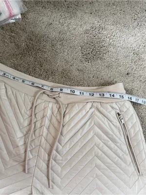 Athleta Women’s Apres Ski Quilted Shorts Puffer Insulated in Beige Chevron 8 thumbnail 9