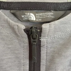The North Face Womens Heather Grey Sleeveless Full Zip Hoodie Vest Size M‎ thumbnail 4