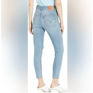 ✨Levi’s Wedgie Skinny Light Wash Button Fly Raw Hem Sz 26 Jeans✨ thumbnail 2