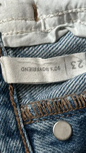 Women’s 90s Boyfriend Style Medium Wash Denim Raw Hem Jeans thumbnail 6
