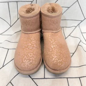 UGG‎ Classic Mini Boots Sz 7 Pink Leopard Print Metallic Suede Sheepskin 1113494 thumbnail 5