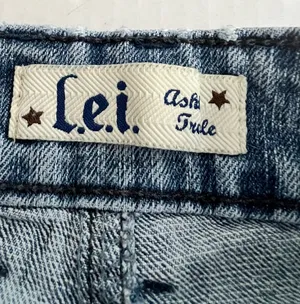 L.E.I. Junior Denim Distressed Ladies Jeans Shorts thumbnail 4
