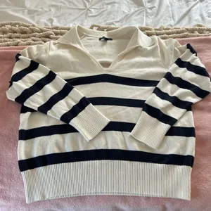 Banana Republic cream and navy striped sweater thumbnail 1