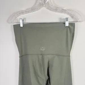 Beyond Yoga Beyond the Bump Love the Bump Midi Maternity Leggings Green Medium thumbnail 5