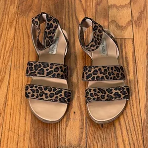 Steve Madden Effie Leopard Print Elastic Triple Strap Flat Sandals Brown 7.5M‎ thumbnail 2