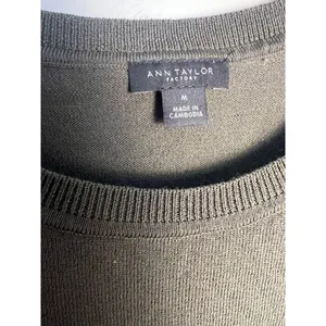 Ann‎ Taylor Factory Med Olive Green Ruffle Hem Crew Neck Sweater Minimal Office thumbnail 2
