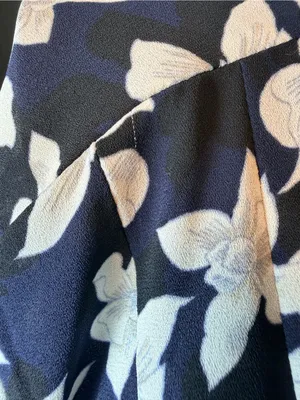 Ann Taylor Floral Wrap Blouse Small Navy Blue Black White V-Neck 3/4 Sleeve thumbnail 6
