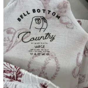 Lainey Wilson‎ Peace, Love, and Cowboys Bell Bottom Western Print PJ Set Size L thumbnail 9