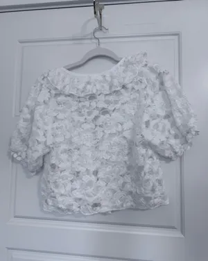 Le Lis White Floral Lace Tie Front Crop Top thumbnail 2