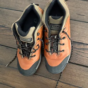 Timberland tan with black hiking women’s boots size-8 thumbnail 6
