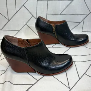 Kork-Ease Wedge Ankle Booties 8.5 Black Leather Side Zip‎ Shooties K39903 thumbnail 2