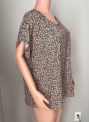 Good Times & Great Adventures Top Womens XL Leopard Cheetah Lightweigh Print #44 thumbnail 3