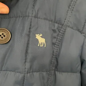 Abercrombie & Fitch Down Puffer Blue Jacket with Fur Trim Hood Size M Winter thumbnail 6