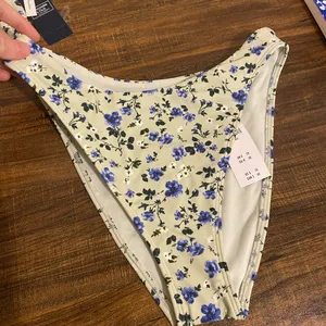 NWT Abercrombie & Fitch Bikini Large Top Small Bottoms thumbnail 2