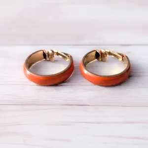 Vintage Clip On Earrings Retro Darker Shade of Orange & Gold Tone Hoops 1" thumbnail 5