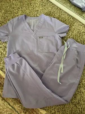 Figs scrub set thumbnail 1