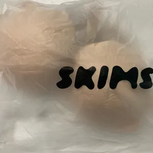 SKIMS Smoothing Intimates Bra 32B thumbnail 3