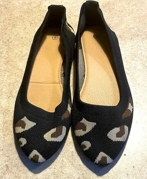 Elegant Black and Brown Women's Flats thumbnail 1