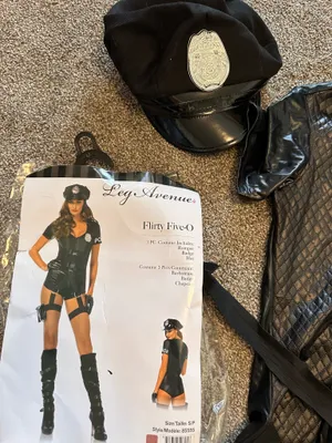 Leg Avenue Sexy Cop Costume thumbnail 2