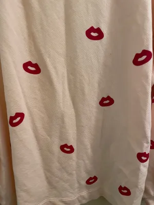 Loft Pink Red Kiss Lips Crewneck Long Sleeve Sweatshirt Sweater XL thumbnail 2
