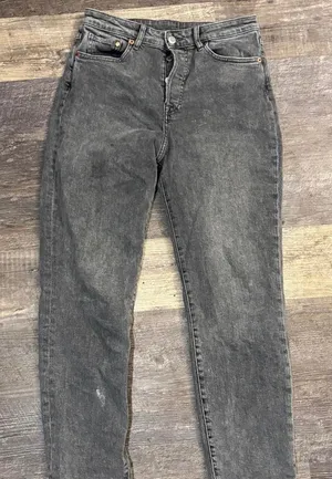 H&M Black mom jeans size 6 mom jeans thumbnail 1