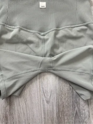 Vuori Women’s Rib Studio Bike Short High Waist Light Grey Size Small thumbnail 7