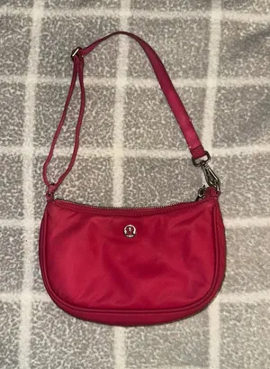Lululemon city essentials mini shoulder bag thumbnail 1