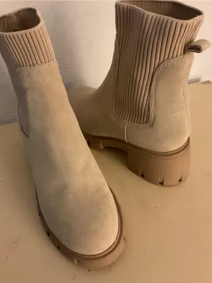 Steve Madden women Beige Suede Sock Chelsea Platform Boots US 7.5 thumbnail 2
