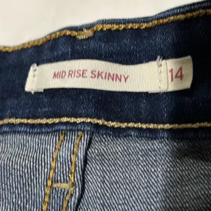 Levi’s Women blue five pocket jeans thumbnail 8