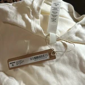 Skims (G20) long sleeve stretch cotton t-shirt NWT MARBLE thumbnail 3