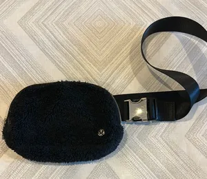 Lululemon Everywhere Fleece Belt Black & Silver Bag 1L thumbnail 1