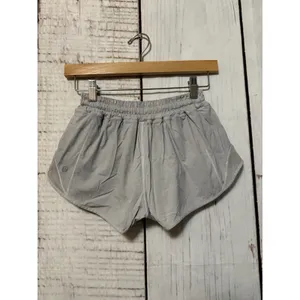 Lululemon Hotty Hot Shorts II 2" Inseam Lined Swift Size 4 White/Beige W7AHOR thumbnail 2