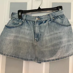 Free People ( We The Free) Denim Skort . Perfect for any occasion. NWOT, size 27 thumbnail 2