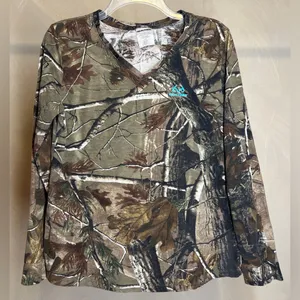 Realtree Women’s Long Sleeve V-Neck Camouflage Outdoor Enthusiast Shirt|Size:L thumbnail 1