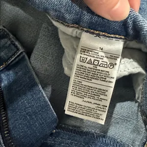 Old Navy Women's Light Blue Cropped Jeans - curvy skinny thumbnail 3